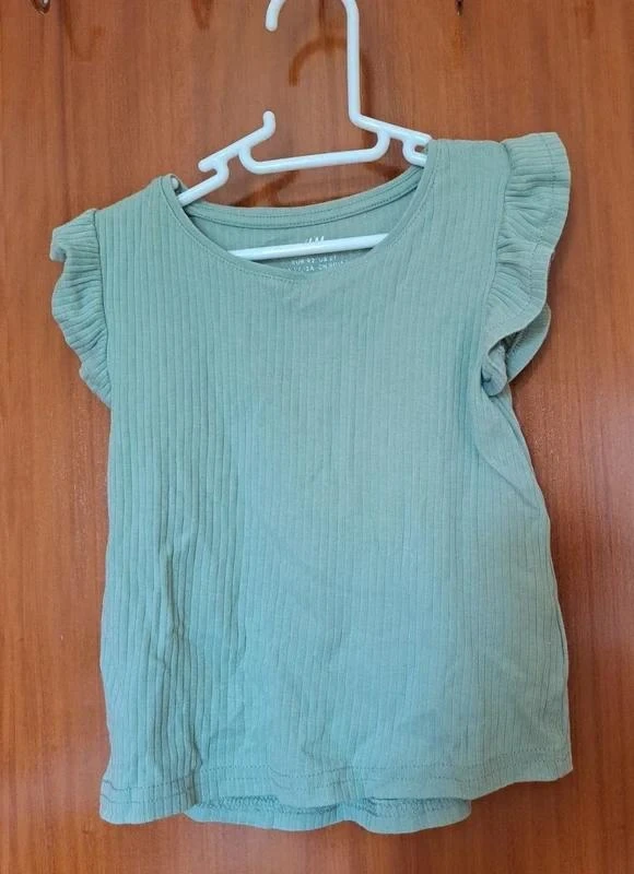 T-shirt verde H&M 18meses